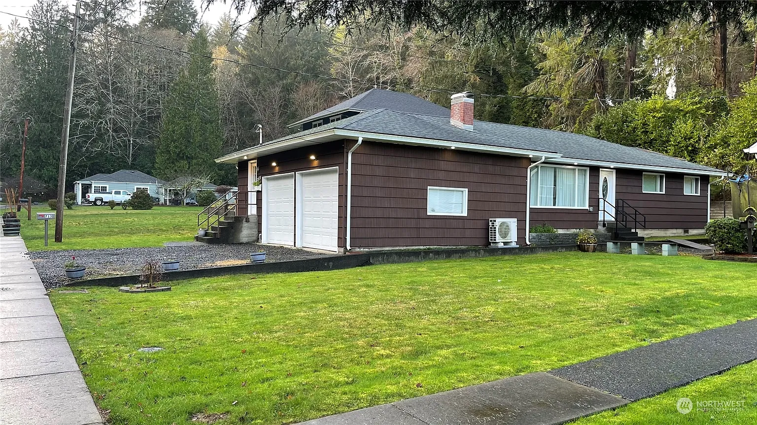 713 Grand Avenue E photo 1