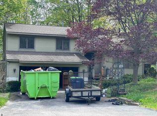 4626 Briarcliff Dr, Traverse City, MI 49684