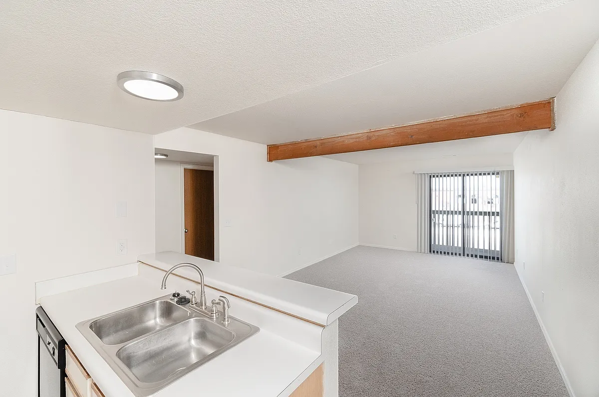 Bar & Living Area - Fremont Landing