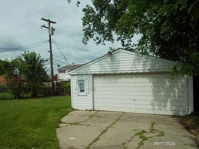 3 bed, 1.0 bath, 1000 sqft, $1,400 — Photo 2