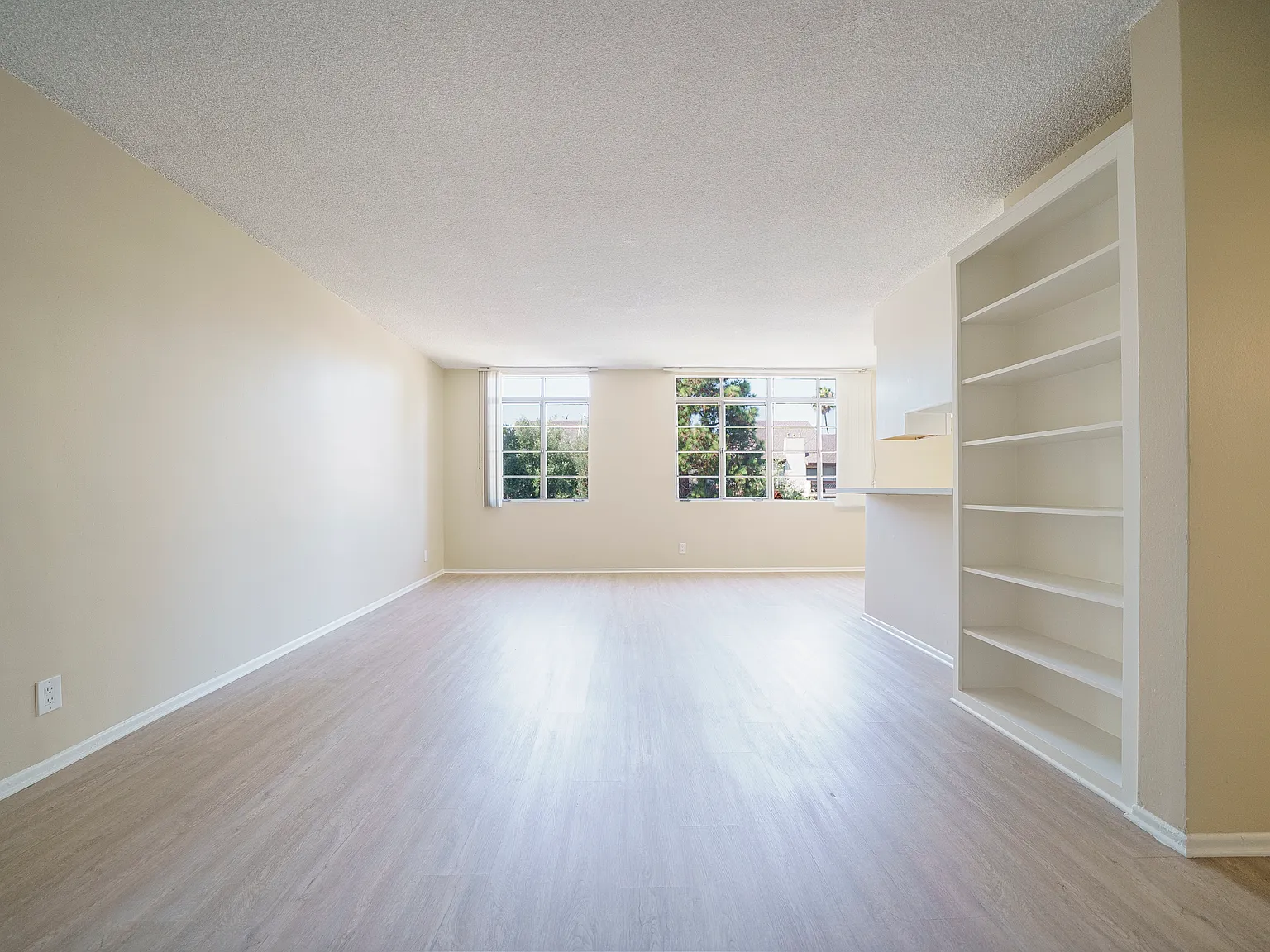 Harvard Apartments — Photo 2
