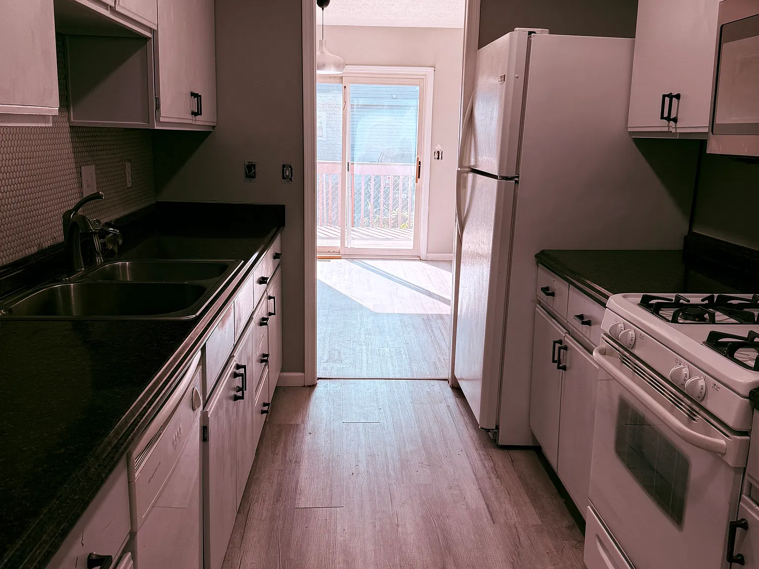 3 bed, 1260 sqft, $2,125 — Photo 4