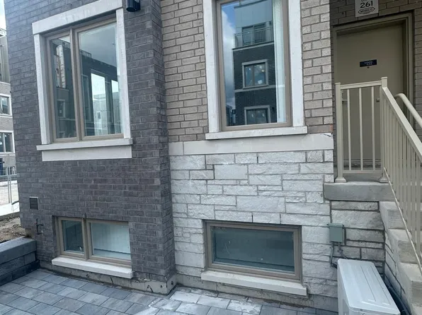 131 Honeycrisp Cres #Townhouse 222, Vaughan, ON L4K 0N7