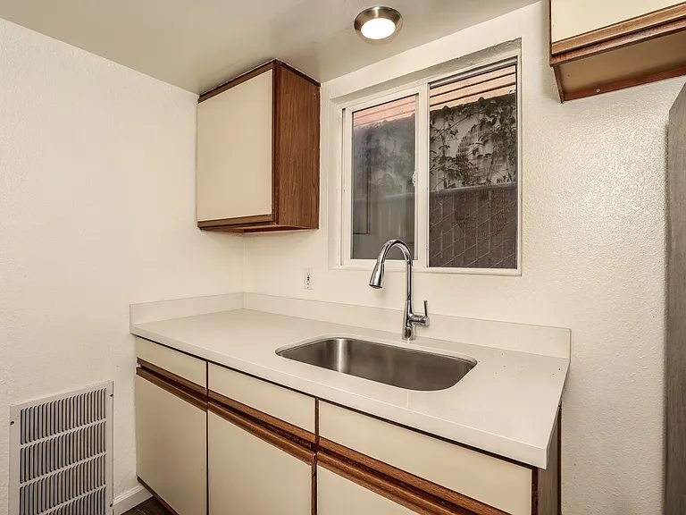 5851 Vallejo St #D — Photo 13