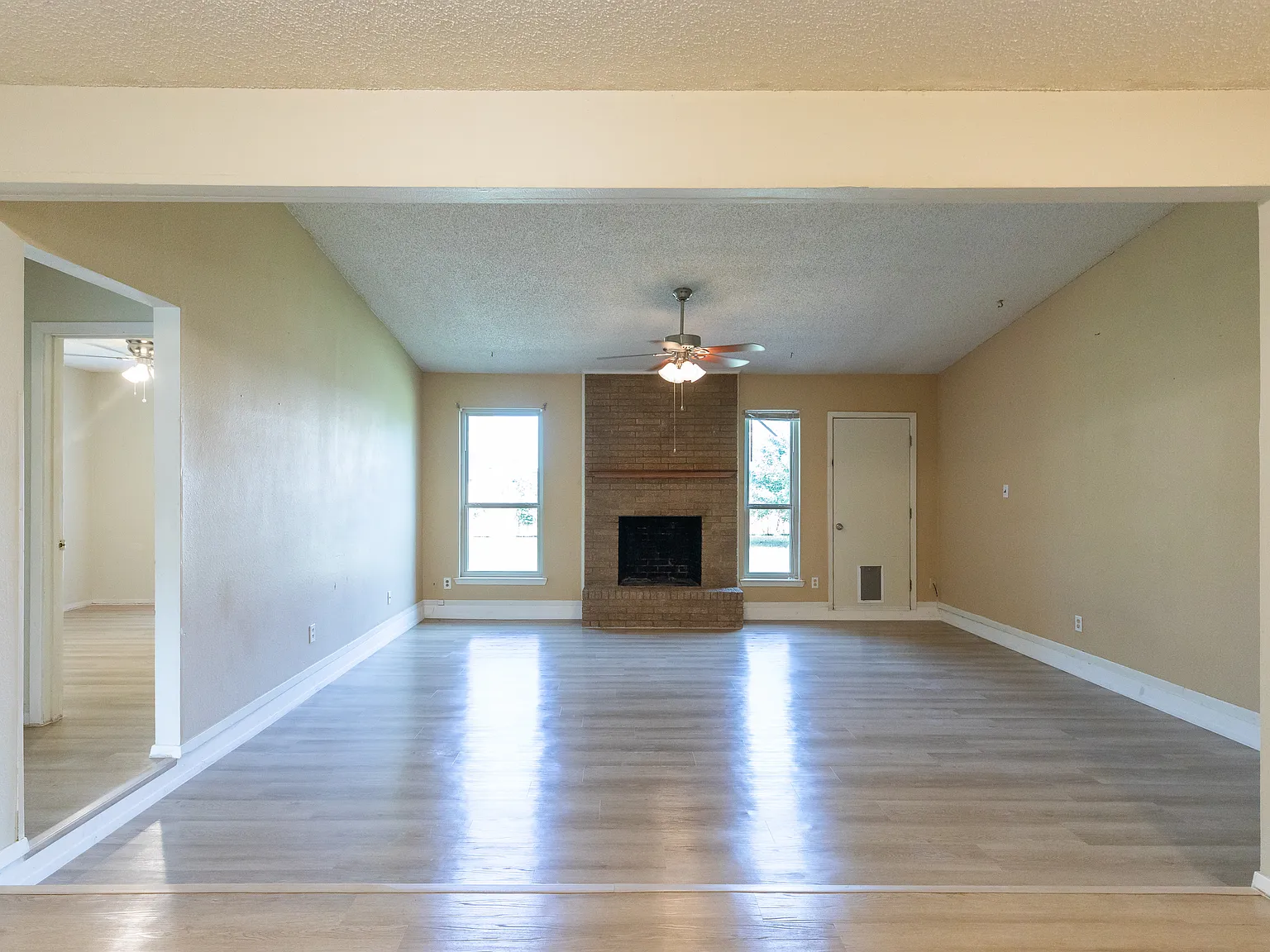 3 bed, 1266 sqft, $2,250 — Photo 4