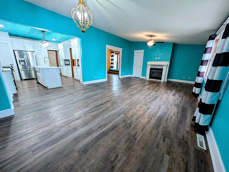 3 bed, 3.0 bath, 2400 sqft, $1,945 — Photo 4