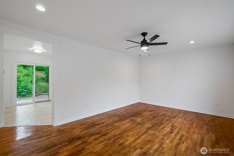 4th image of 20213 60th Avenue W