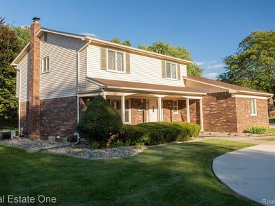 21934 Crescent Ct, Farmington Hills, MI, 48335