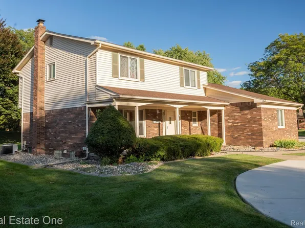 21934 Crescent Ct, Farmington Hills, MI 48335