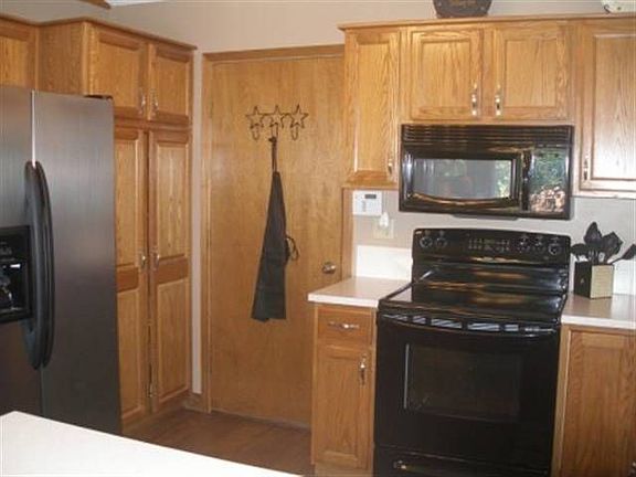 3rd image of 3517 N Governeour St