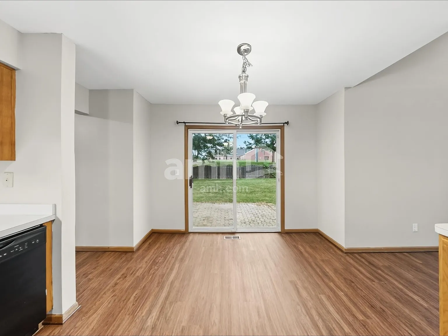 4 bed, 2.5 bath, 2212 sqft, $3,260 — Photo 4