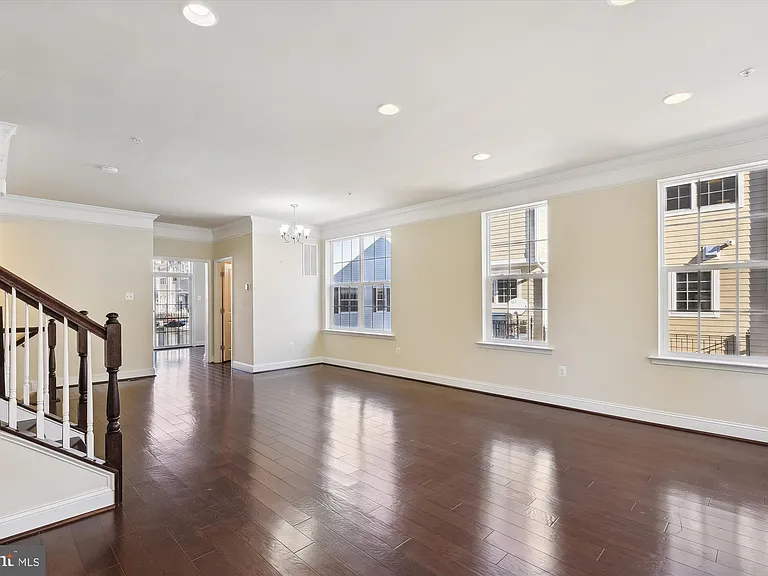 67 Linden Pl — Photo 9