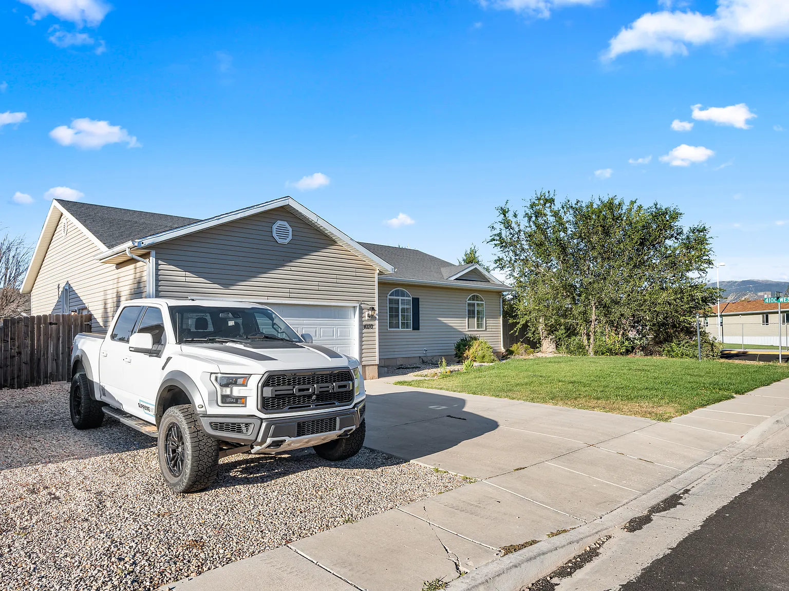 5 bed, 3140 sqft, $1,949 — Photo 3