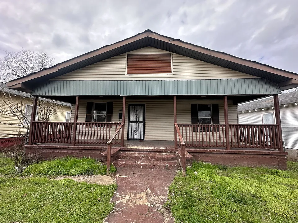 1304 Avenue G