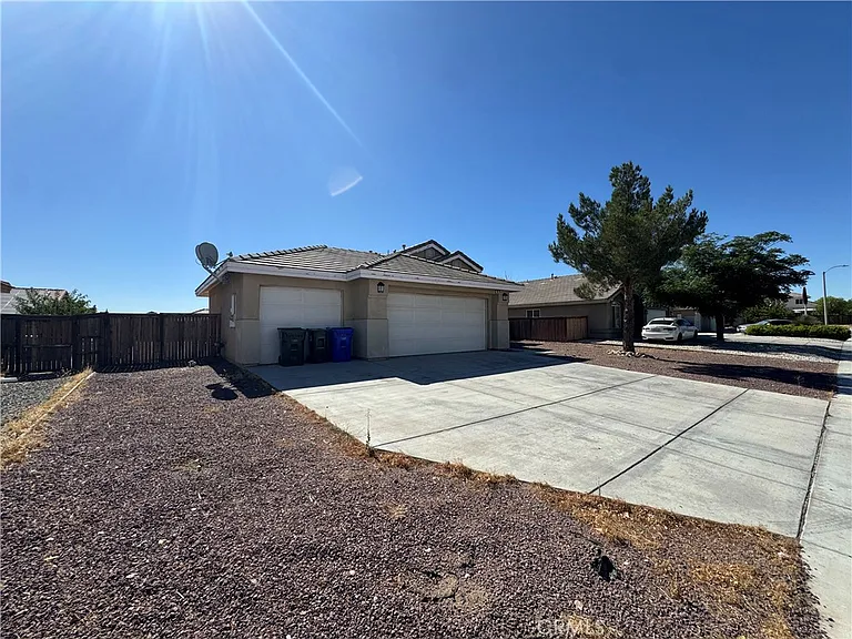 18795 Dogwood Ct — Photo 2