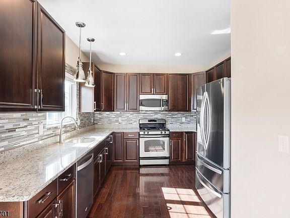 5th image of 10 Willocks Cir