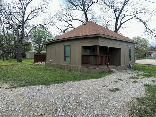 1711 Oriental St, Bonham, TX 75418