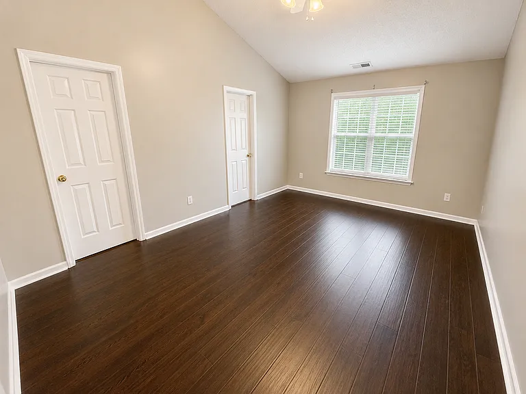 2104 Thornblade Dr — Photo 8
