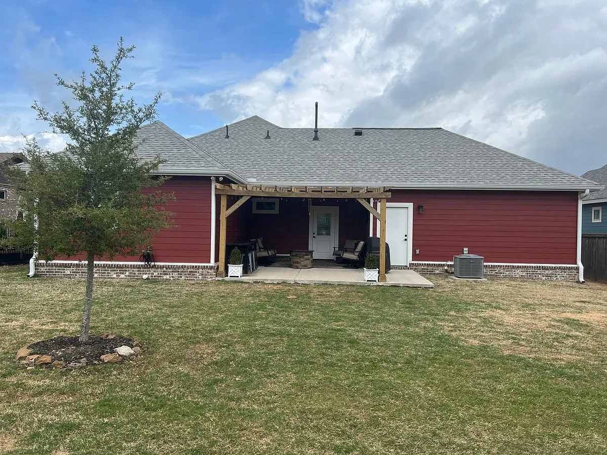 Back Yard - 3024 Province