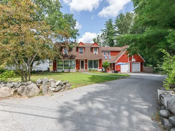 15 Trotting Park Rd, Lowell, MA 01854
