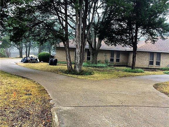 2nd image of 304 Willow Creek Ln