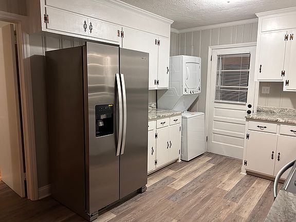 2nd image of 2608 Cambridge Ave E