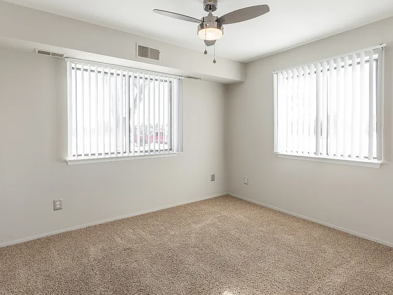 Farmington View Apartments - Farmington Hills, MI — Photo 7