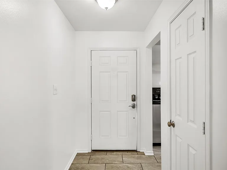 1719 Redwing Bluff Dr — Photo 6