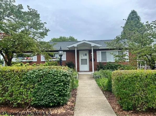 562 Aspen St, Morgantown, WV 26505