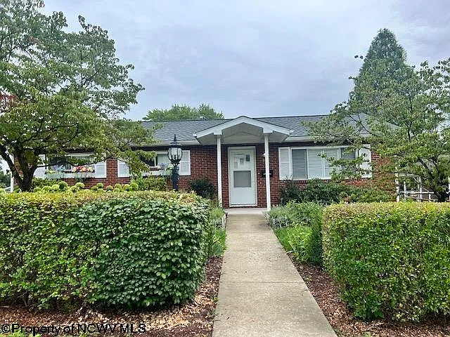 562 Aspen St photo 1