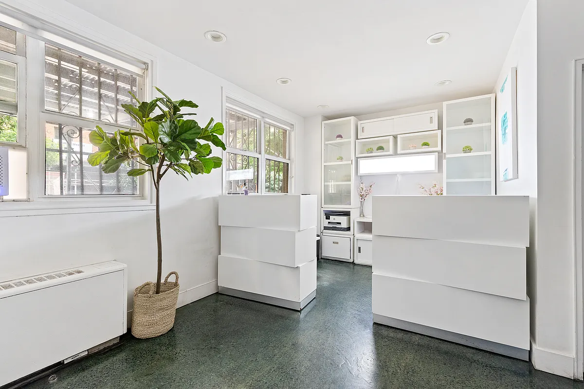 200 East 78th St Unit 1A  