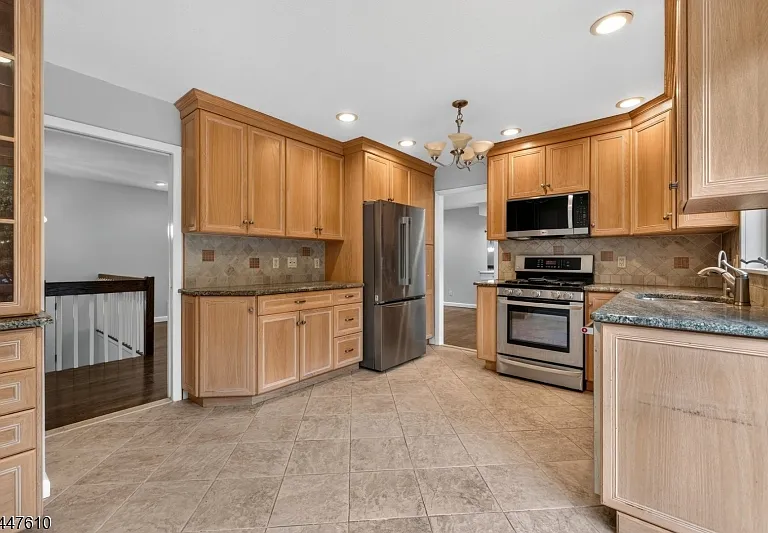 29 Tiffany Dr — Photo 8