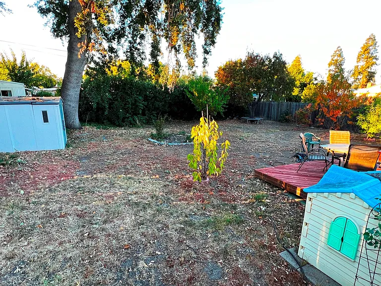 1369 Peach Pl — Photo 17