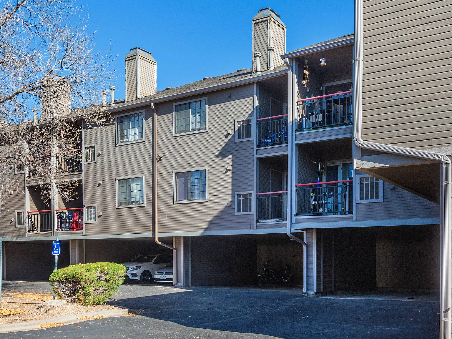 Sycamore Hills Apartments — Photo 4