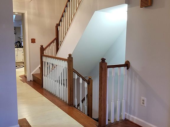 HALL MAIN FLOOR