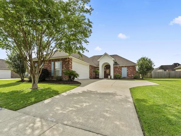 2070 High Point Dr, Zachary, LA 70791