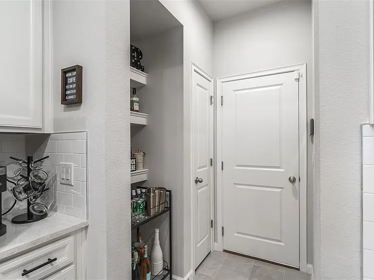 8518 Primrose Willow Pl — Photo 11