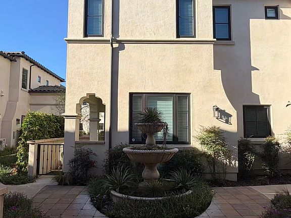 3rd image of 909 Arcadia Ave