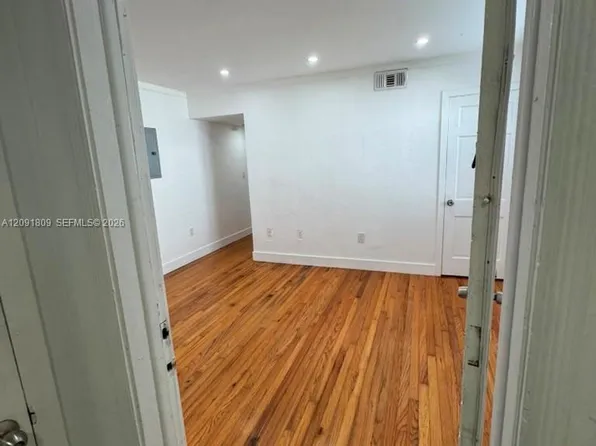 15 Sidonia Ave APT 2, Miami, FL 33134