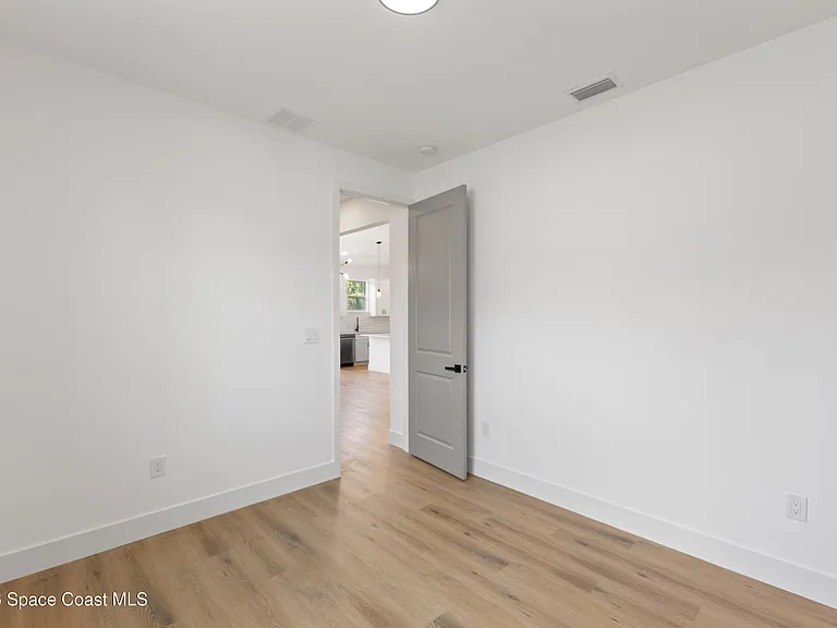 1133 Hanover Ave SW — Photo 7