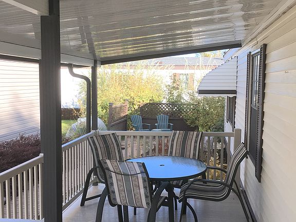 3rd image of 49798 Berkshire Dr E