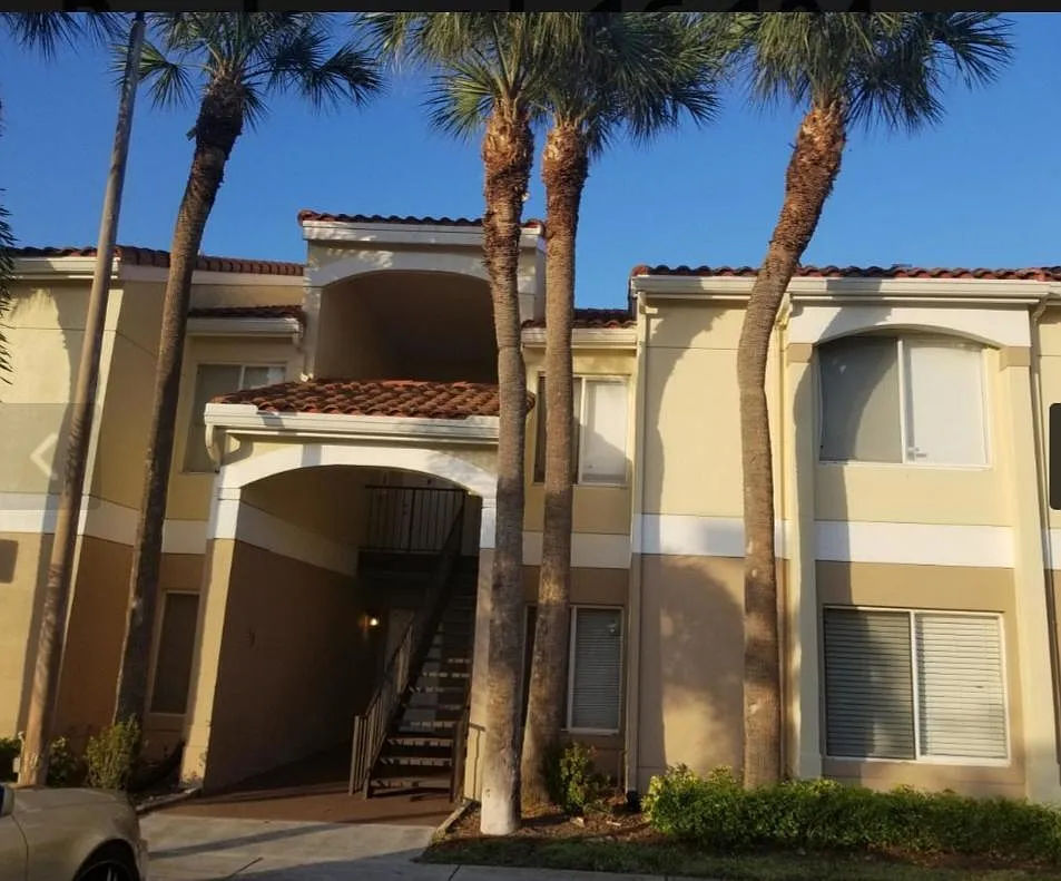 2 bed, 2.0 bath, 884 sqft, $2,000 — Photo 1