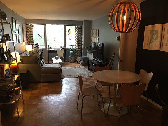 Living room/hardwood floor 