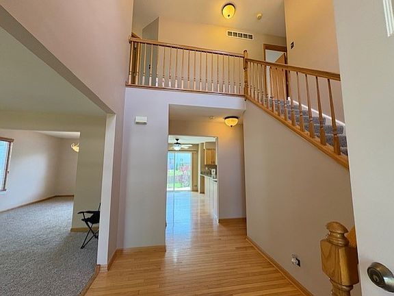 5th image of 794 Meadowridge Dr