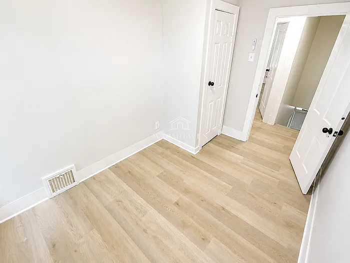 668 Sherman St — Photo 10