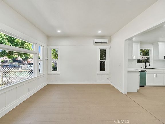 4th image of 1020 W 70th St