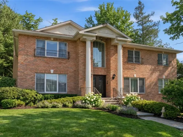 4 Peachtree Lane, Roslyn, NY 11576