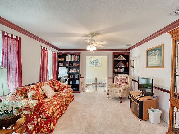 5th image of 807 Lindenwood Cir W