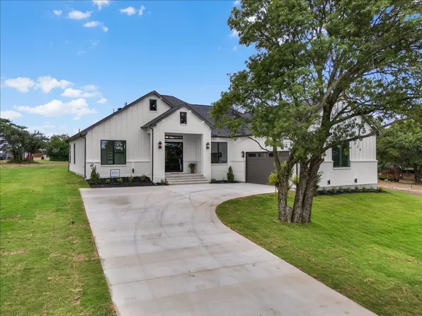106 McClure Ct, Weatherford, TX 76087