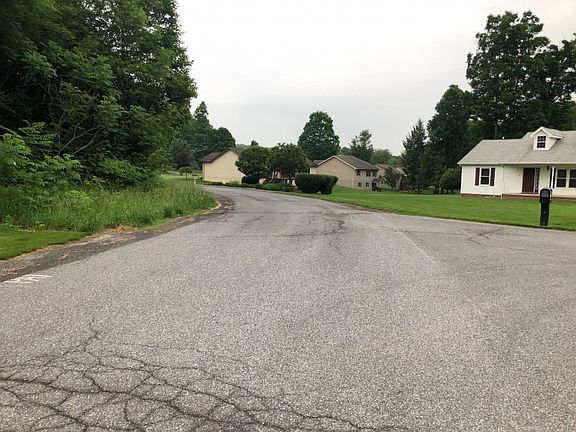 4th image of 151 Sylvan Heights Dr